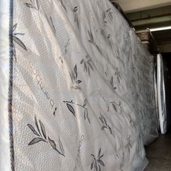 ☑️Mattress all sizes🛏️💤
🔵Pillow top🛏️
🔵Queen sizes $190
🔵Full sizes $ 170
🔵Twin sizes $120
🔵cal King $ 310
🔵E K $ 320
🚚Delivery available$2
