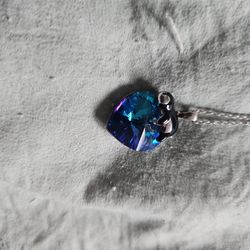 Blue pendant necklace 
