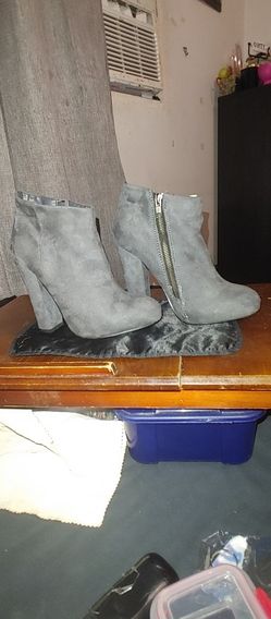 Women’s Gray Suede Ankle Boots size  7
