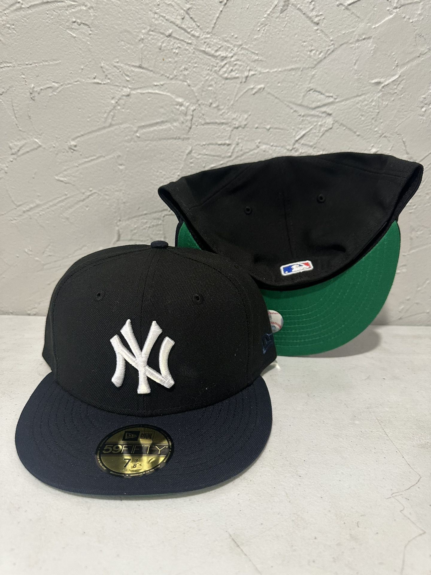 MLB New Era New York Yankees 2 Tone Black Dark Blue Brim Green Under Brim 59fifty Fitted Hats Size 7 3/8, 7 1/2 And 7 5/8