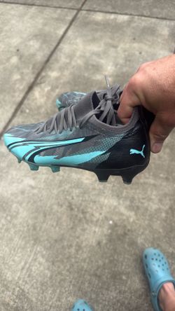 Kids cleats