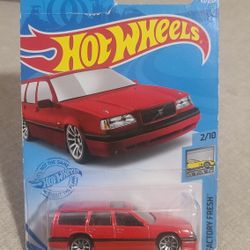 Hotwheels Volvo 850 Estate 2/10 