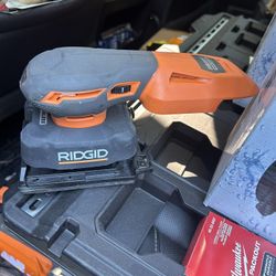 RIDGID 18V SubCompact Brushless Cordless 1/4 Sheet Sander (Tool Only)