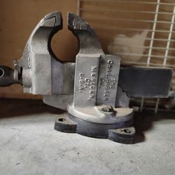 Chas Paker Swivel Bench Vise #205 