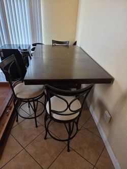 dining room set  table and 4 chairs