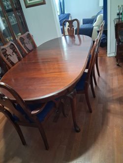 Vintage Formal dining room table & 6 chairs  mahogany