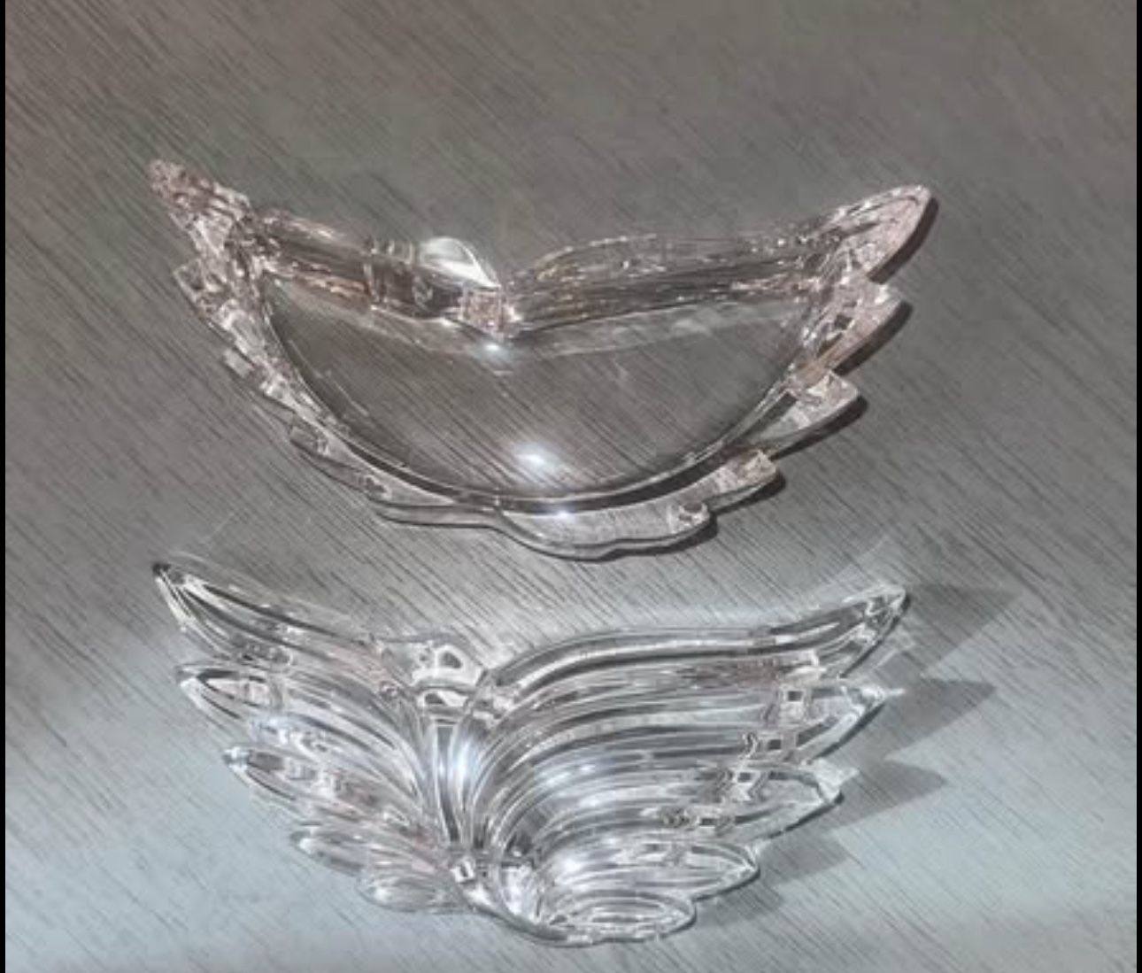 $5….  Beautiful small glass trinket box shaped like a  hummingbird.  Picture does not do it justice. Please pickup in the area of 36th Are and Pinnacl