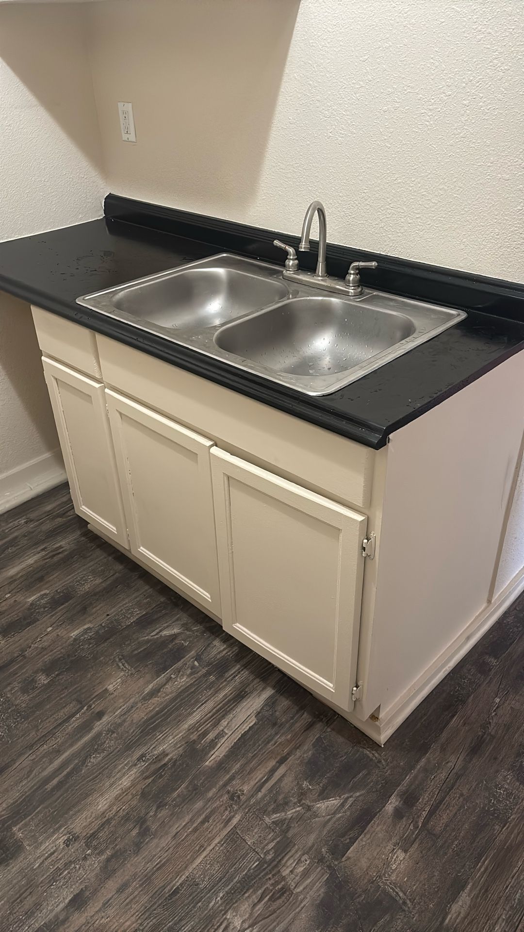 Kitchen Cabinets For a Small Kitchen Area