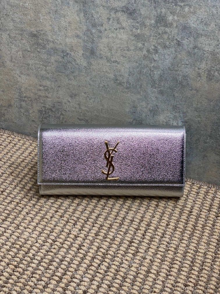 A purple bag