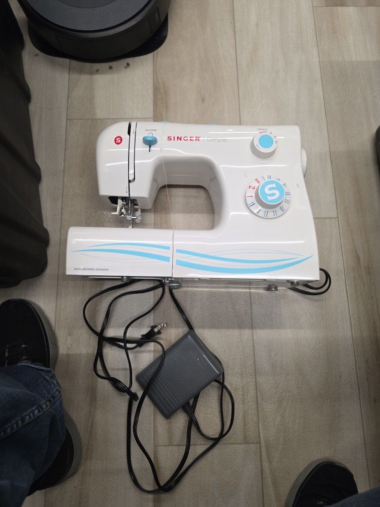Singer Simple Sewing Machine 