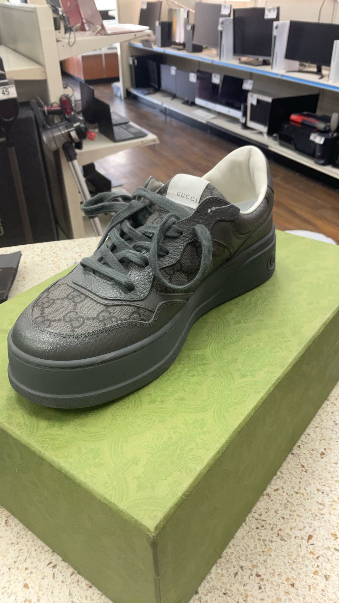 Gucci GG Lace Up Sneakers Size 7