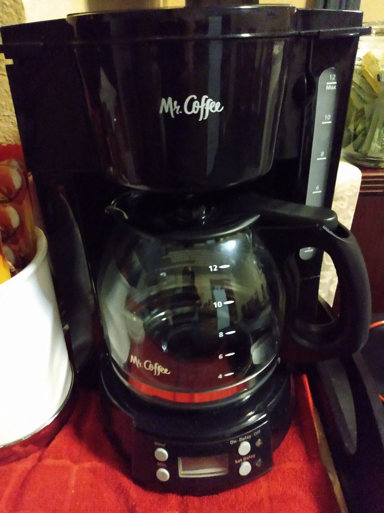 Good Condition  12 Cups Coffee Maker.