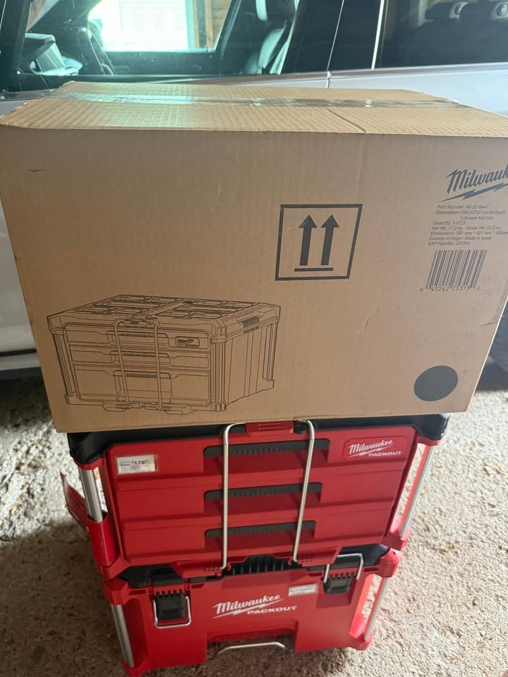 New Milwaukee PACKOUT™ Multi-Depth 3-Drawer Tool Box