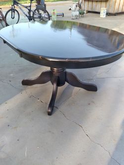 Beautiful Oval Table With Pedestal Base