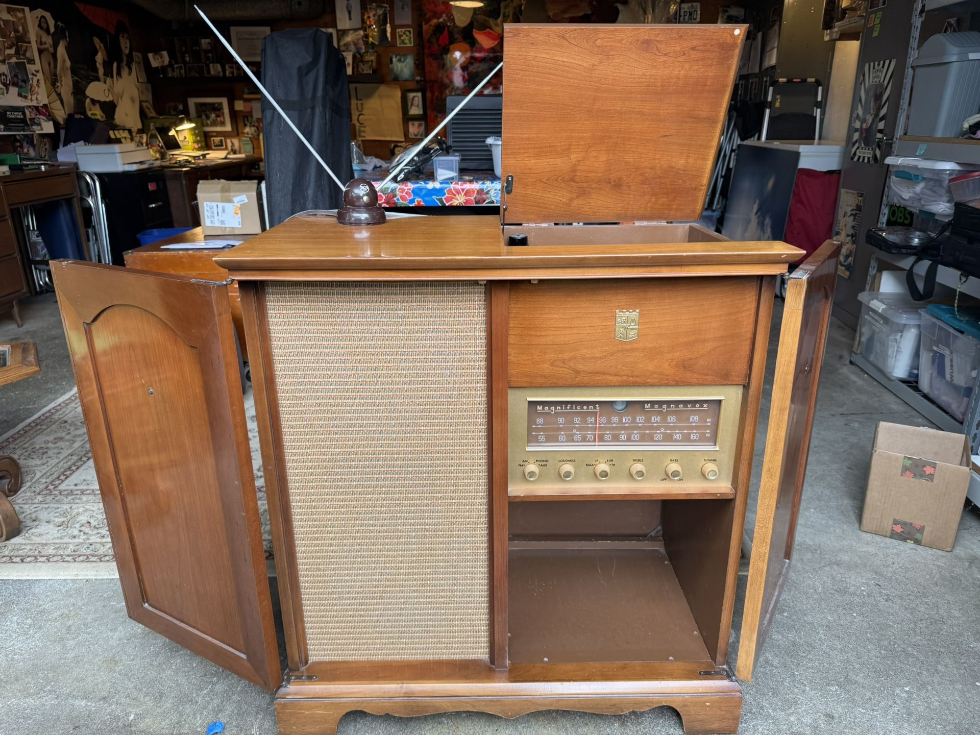 Magnavox AM/FM Radio and record player.