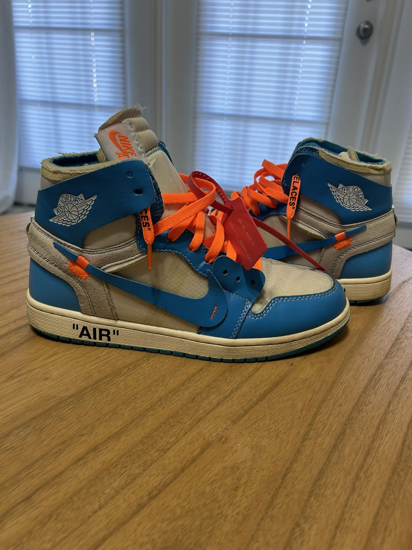UNC OFF WHITE JORDAN 1 SIZE 10.5
