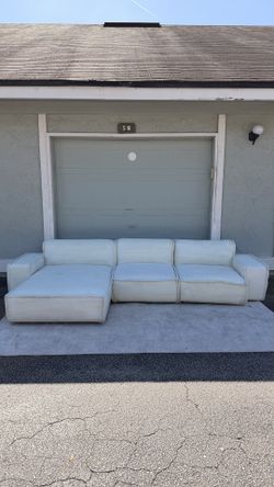 Cozy Modular L Shape Sectional in Cream Color. Good Condition.