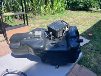 2015 2016. 2017 2018 ford transit 150 diesel 3.2 DEF tank on the fotos show de parts number