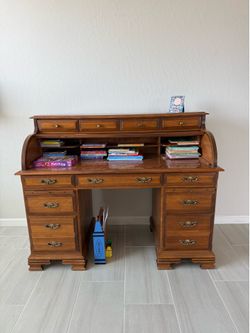 Roll top desk