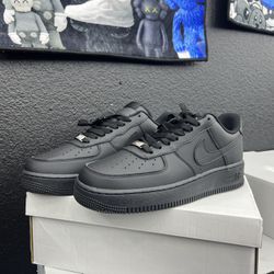 Black Nike Air Force 1