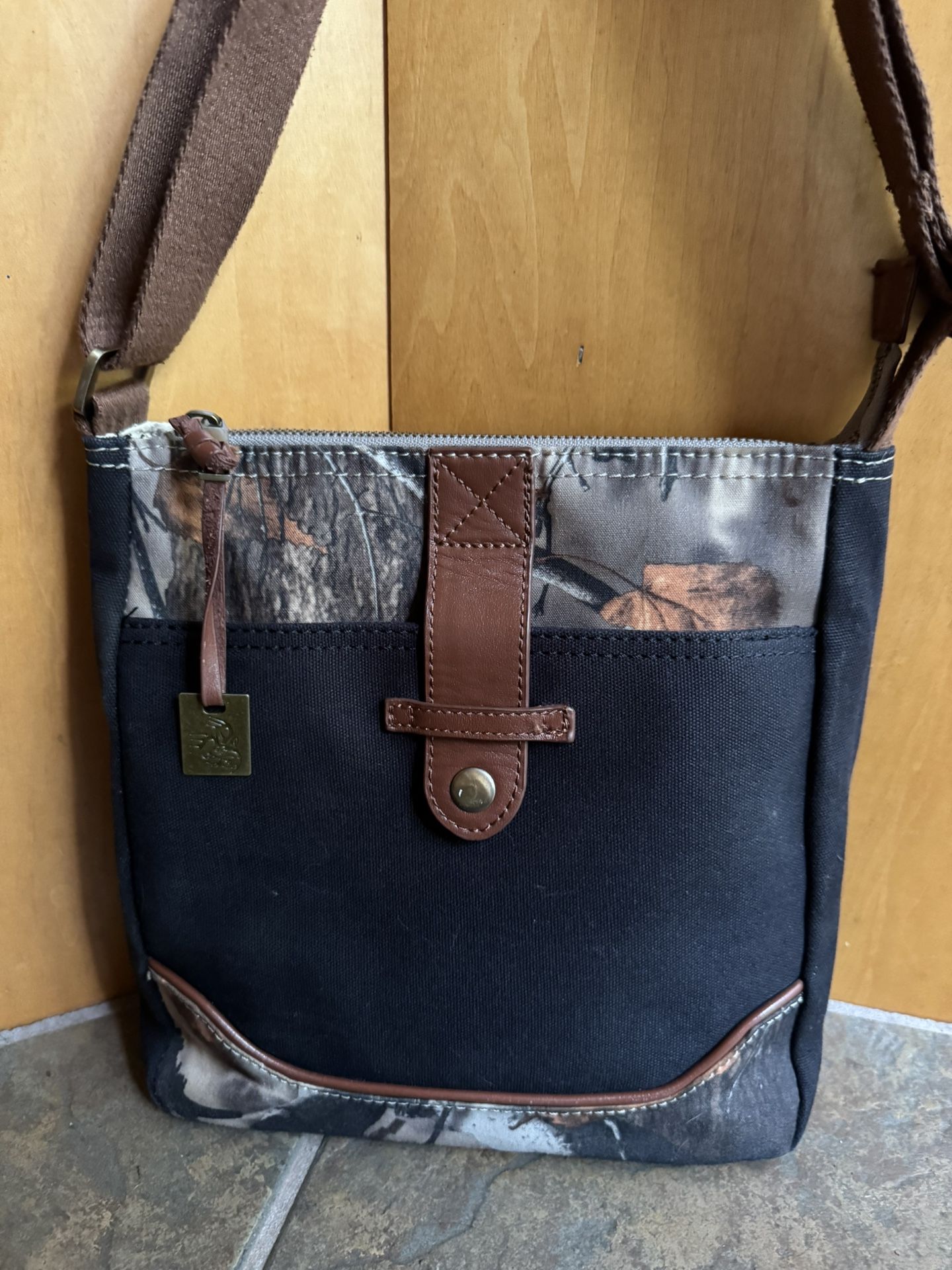 Legendary Whitetails Camo Shoulder Crossbody Canvas Leather Bag Black