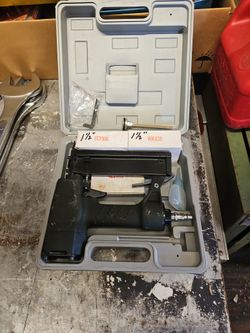 Central Pneumatic Profesional Air Stapler 1/4 Crown, 18 Gauge