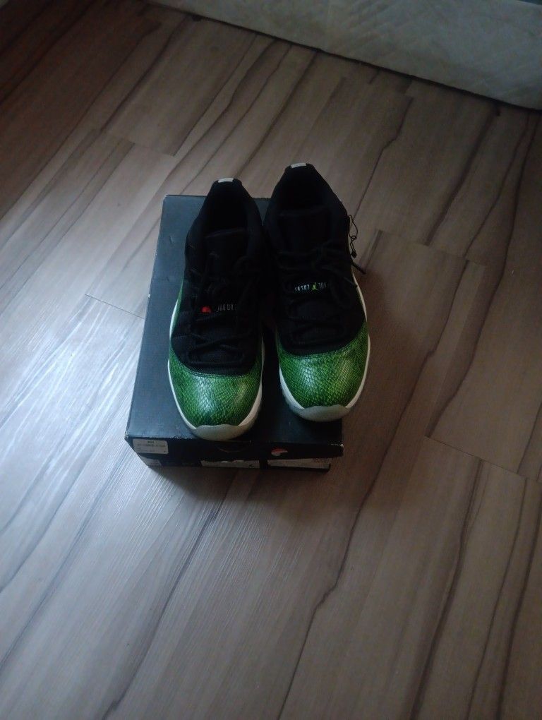 Air Jordan 11 Low Snakeskin