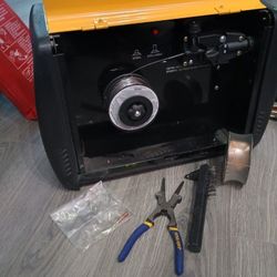 HIT125  125 Amp Flux-core 120 V Welder W/ Blanket ,Accessories  and 2 Rolls of solder