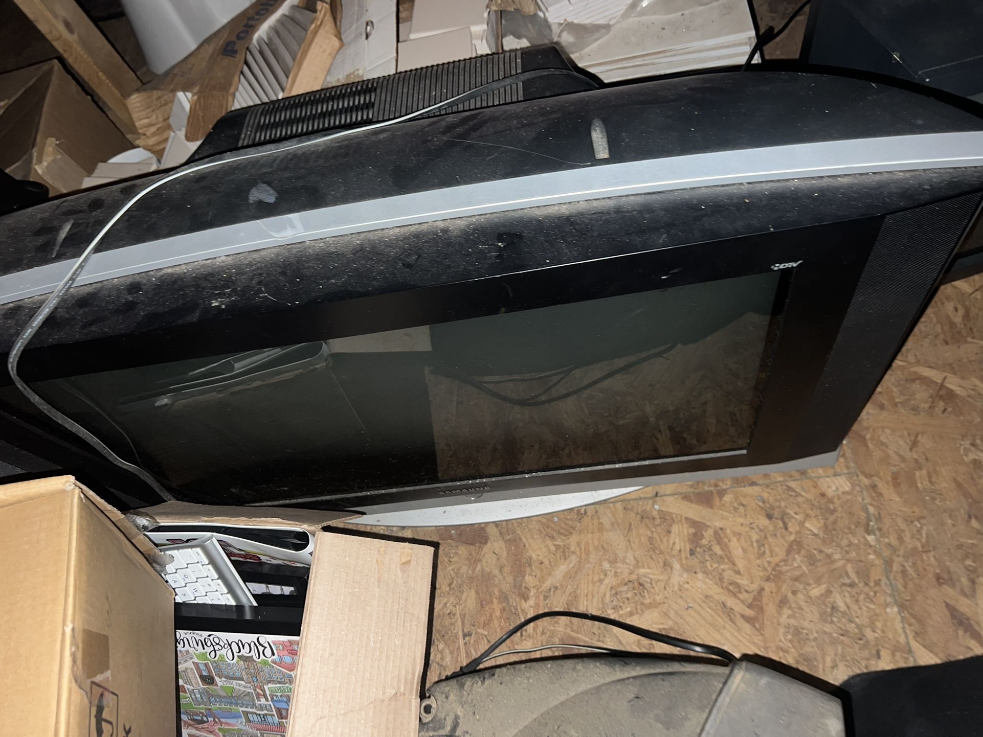 30” Samsung TX - S3082WH CRT with HDMI