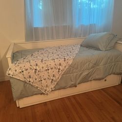 IKEA Twin to King Daybed w/3 Drawers