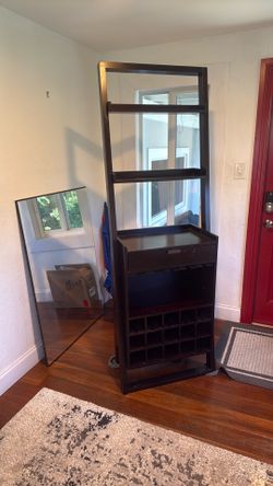 Bar and wine glass holder