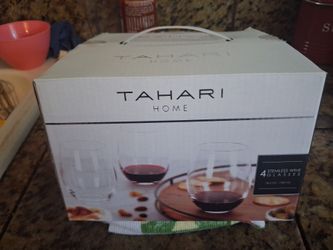 Tahari home 4 steamless wine glasses
