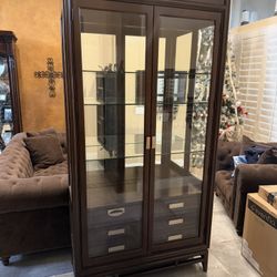 Thomasville curio Cabinet With Lights