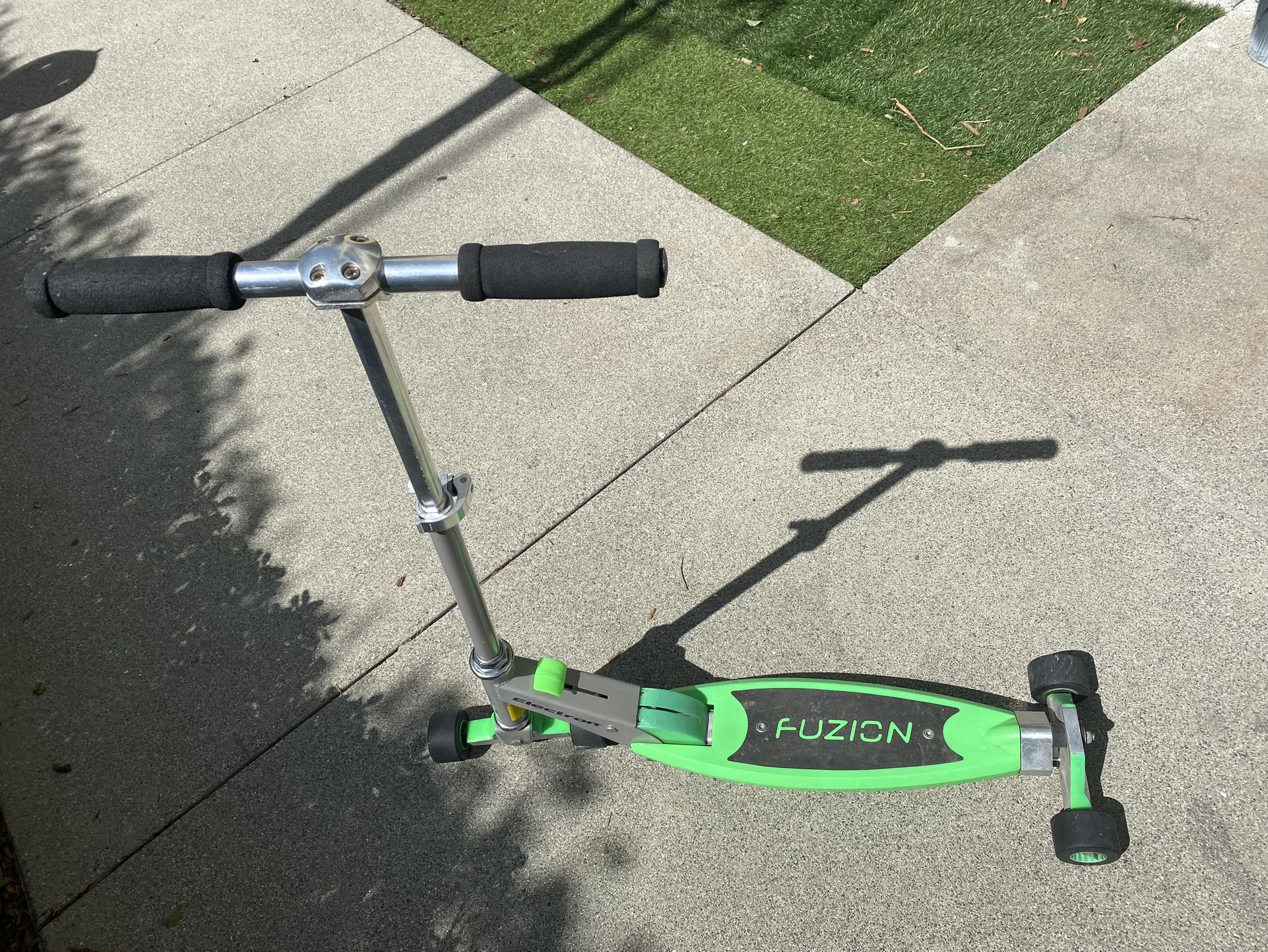 Fuzion 4 Wheel Scooter