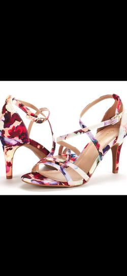 Dream Pairs floral ankle strap stiletto, size 7