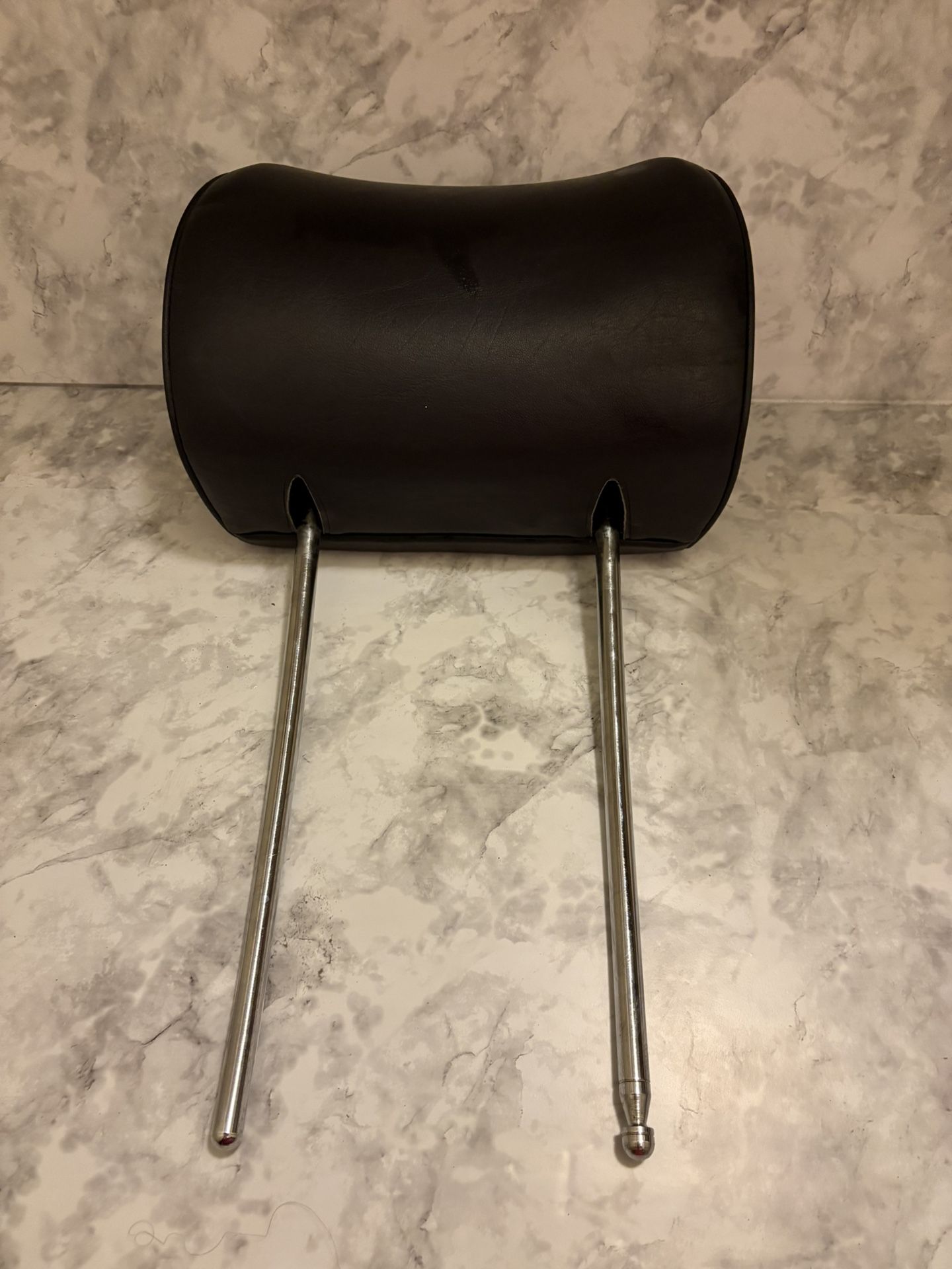 W123 Front Headrests (Black)