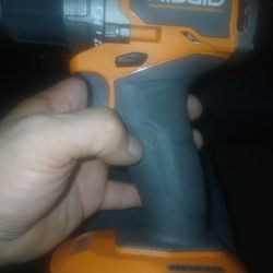 ***RIDGID 18V DRILL AND BATTERY NO CHARGER Like New 75$**
