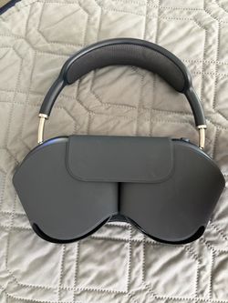 AirPods Max (latest model)