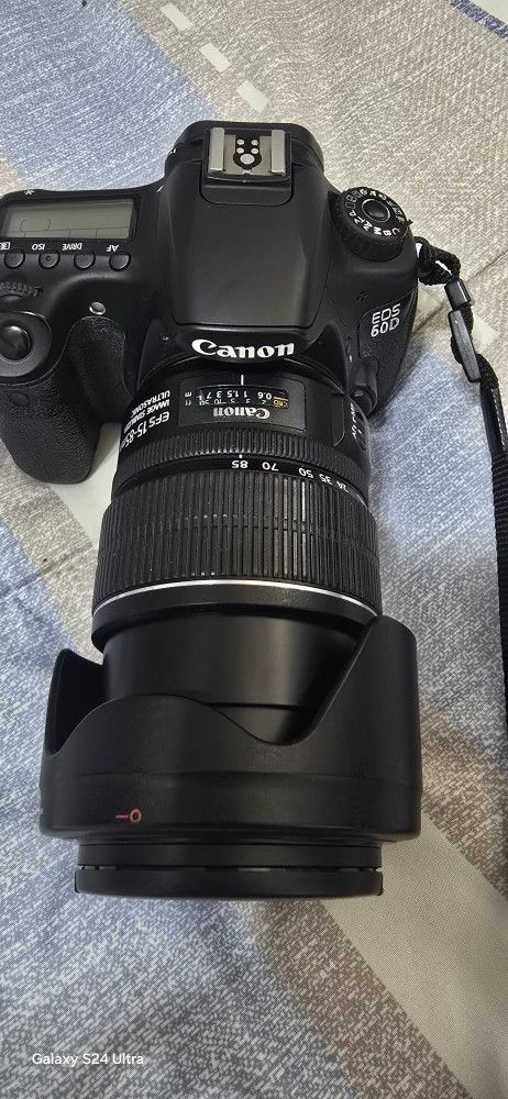 EOS Canon 60D 18 Megapix With EFS 15 85mm Image Stabilizer