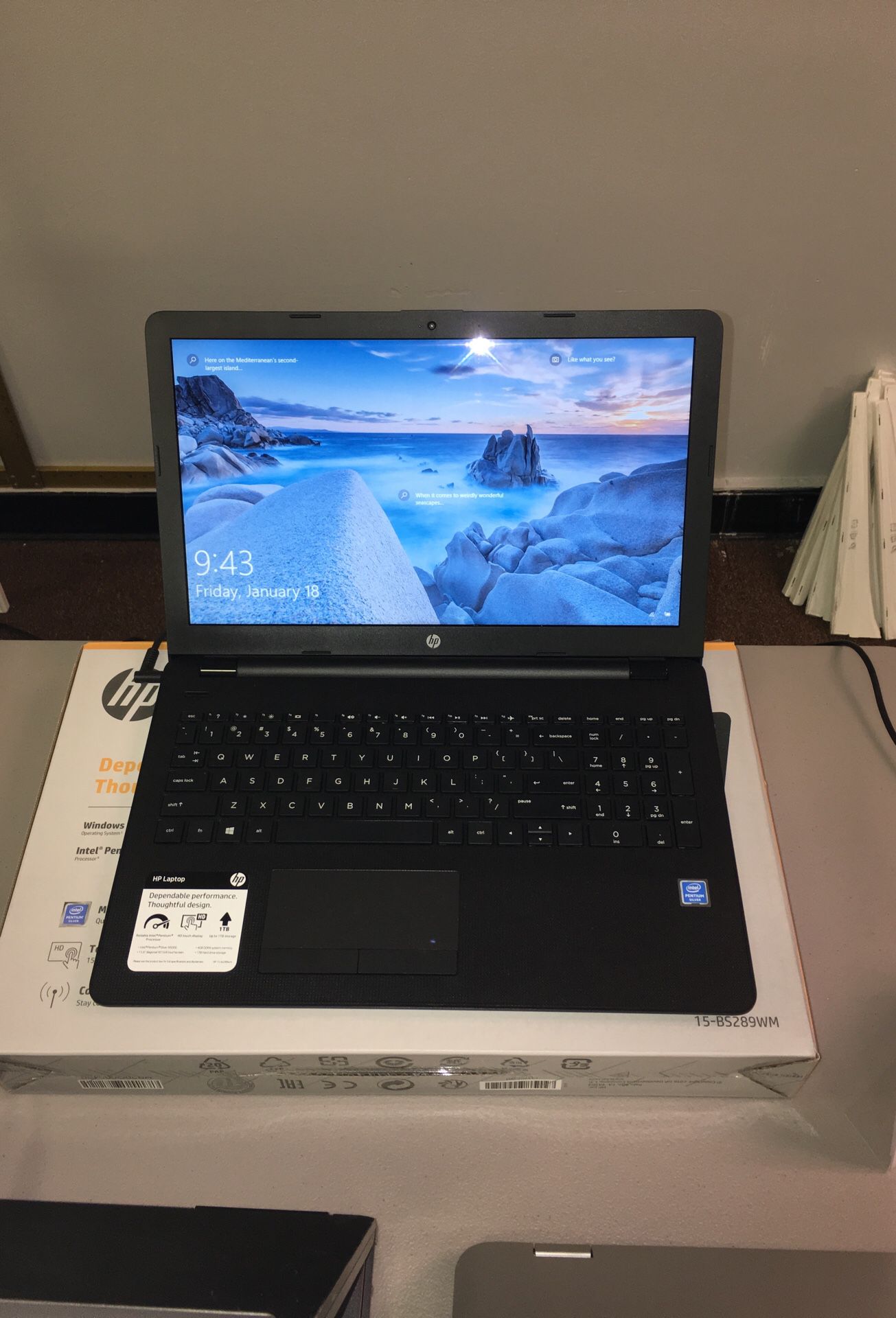 NEW HP 15-BS289WM (15.6”) laptop