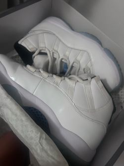 Size 7 men air Jordan 11 legend blue