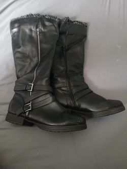 Boots size 9