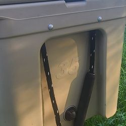 Yeti Cooler 35