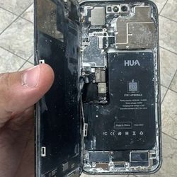iPhone Cracked screen LCD 

