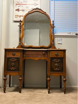 Vintage vanity