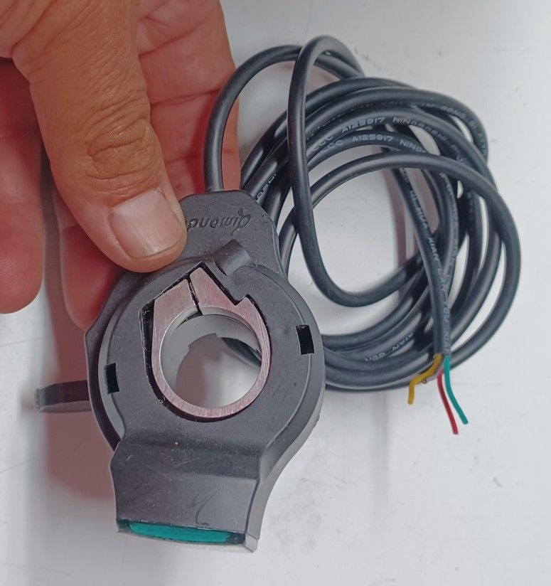 Multiple Voltage 4 Wire Thumb Throttle