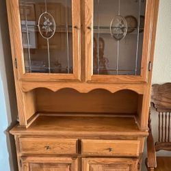 Vintage Solid Wood Hutch / China Cabinet – Glass Doors (Farmhouse Style)