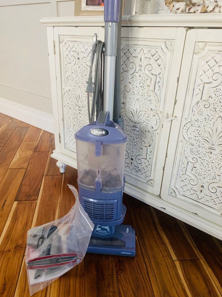 Shark navigator Lift-Away upright vacuum cleaner with attachments