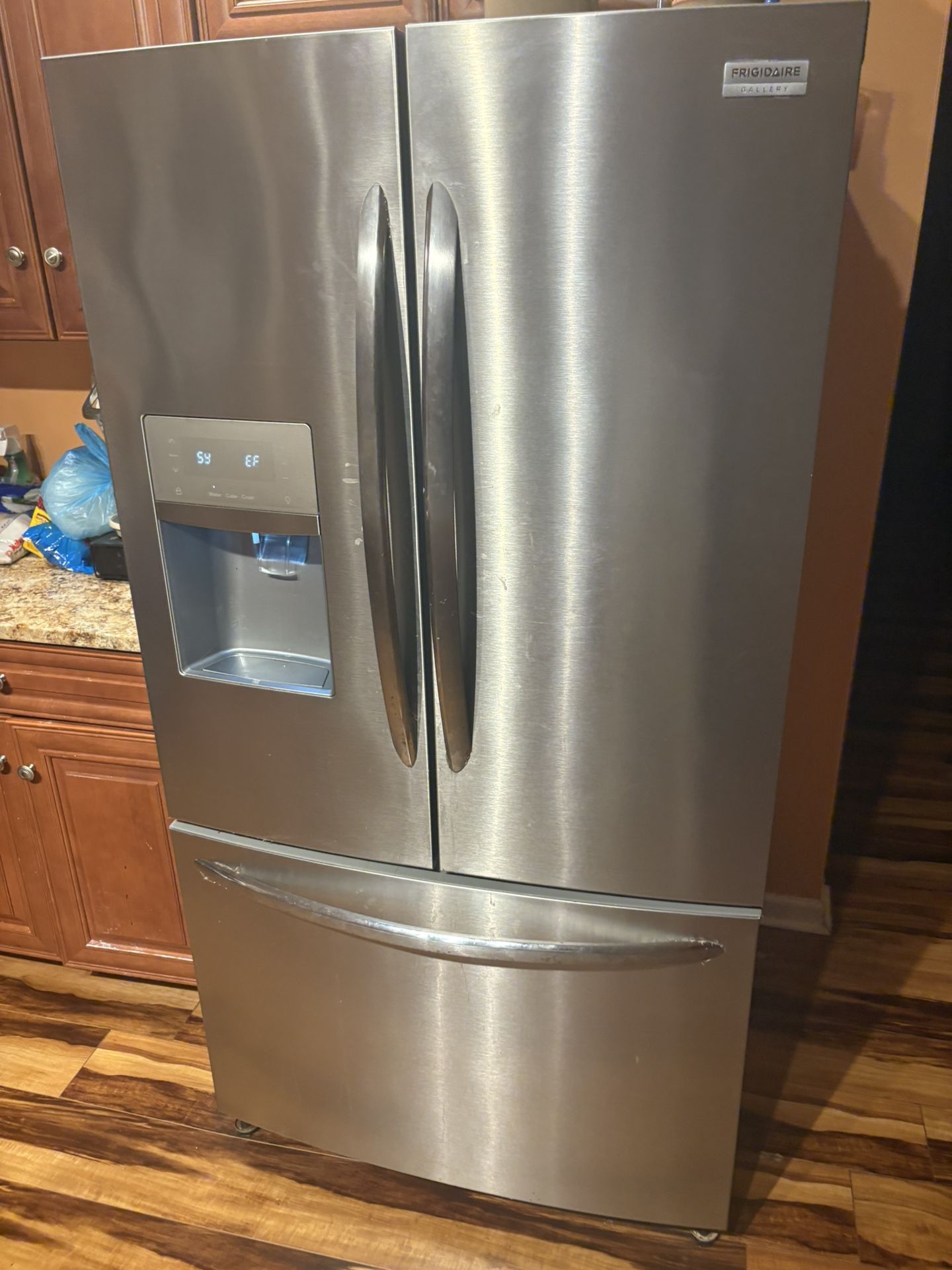 Frigidaire Refrigerator 