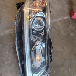 2017 Honda Accord Passenger Side Right Headlight.